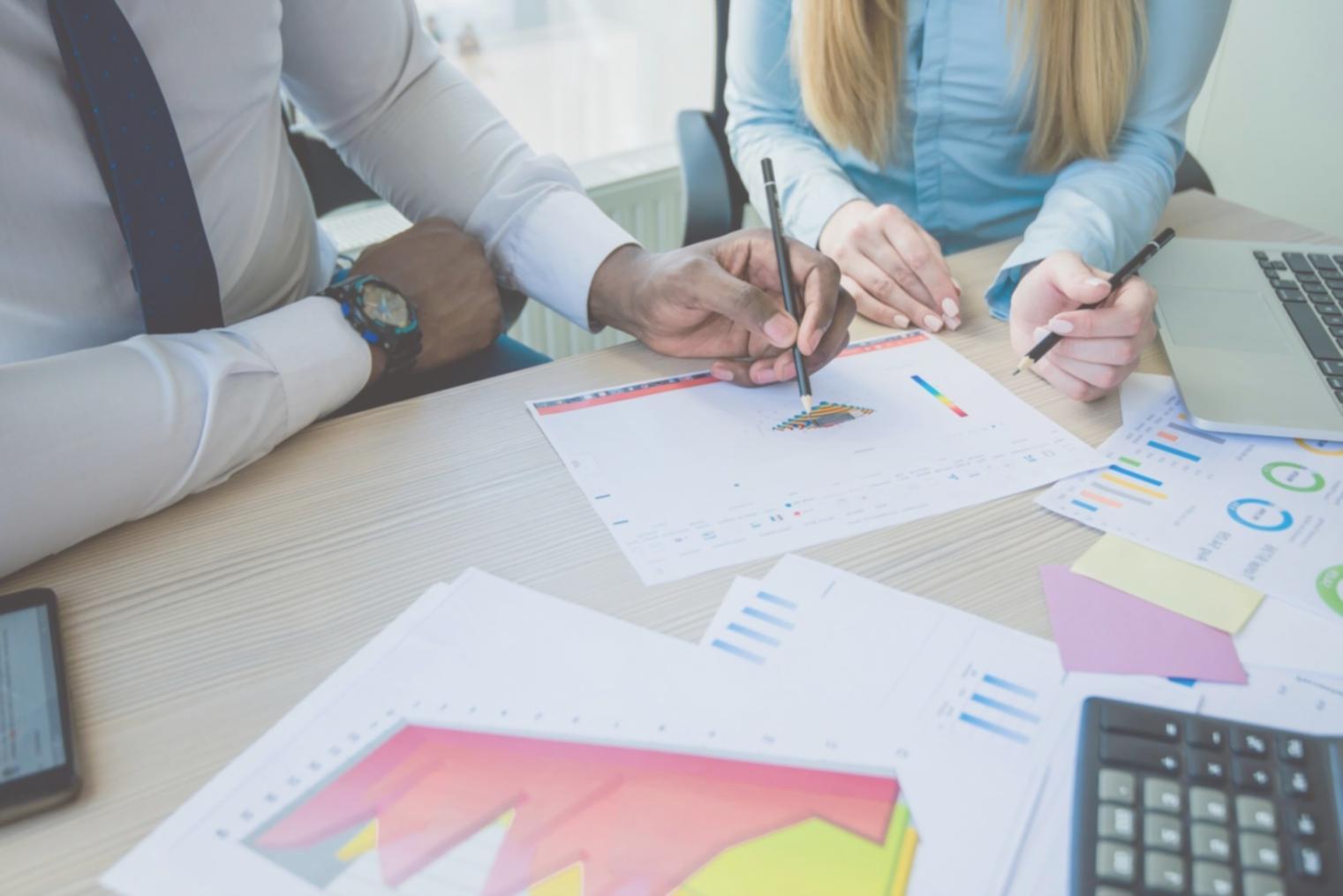 Client consultation demonstrating janerilvaxo's collaborative financial planning approach